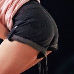 ジーンズ越しより… 無情にも滴る尿しぶき💦  「タイムロッキング小便我慢8」「自画撮りおしっこ116」「緊急回避脱糞パニック5オムツ編」他 新作6本発売!【排泄屋新作】